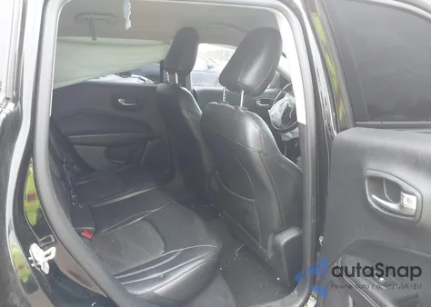 2018 Jeep Compass Latitude 4X4 из США, поврежденный, VIN 3C4NJDBB2JT246030